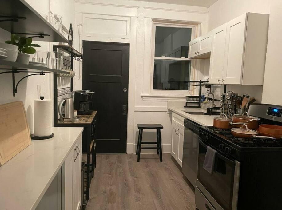 Lovely 2Br W Office Space - King Bed & Alexa Apartment Pittsburgh Bagian luar foto