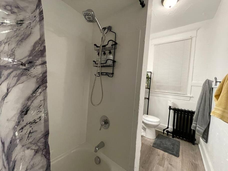 Lovely 2Br W Office Space - King Bed & Alexa Apartment Pittsburgh Bagian luar foto