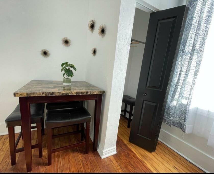 Lovely 2Br W Office Space - King Bed & Alexa Apartment Pittsburgh Bagian luar foto