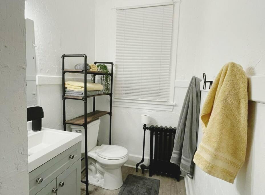 Lovely 2Br W Office Space - King Bed & Alexa Apartment Pittsburgh Bagian luar foto